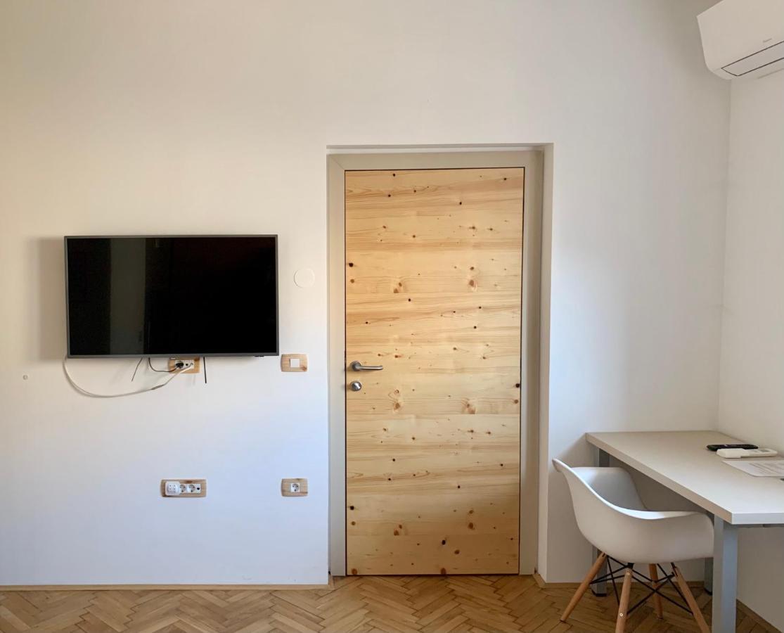 Kamr’ca Apartment Ljubljana Bagian luar foto