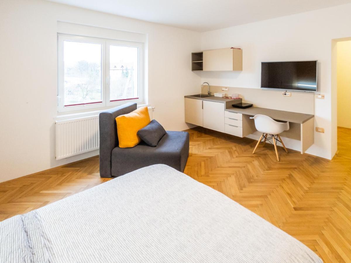 Kamr’ca Apartment Ljubljana Bagian luar foto