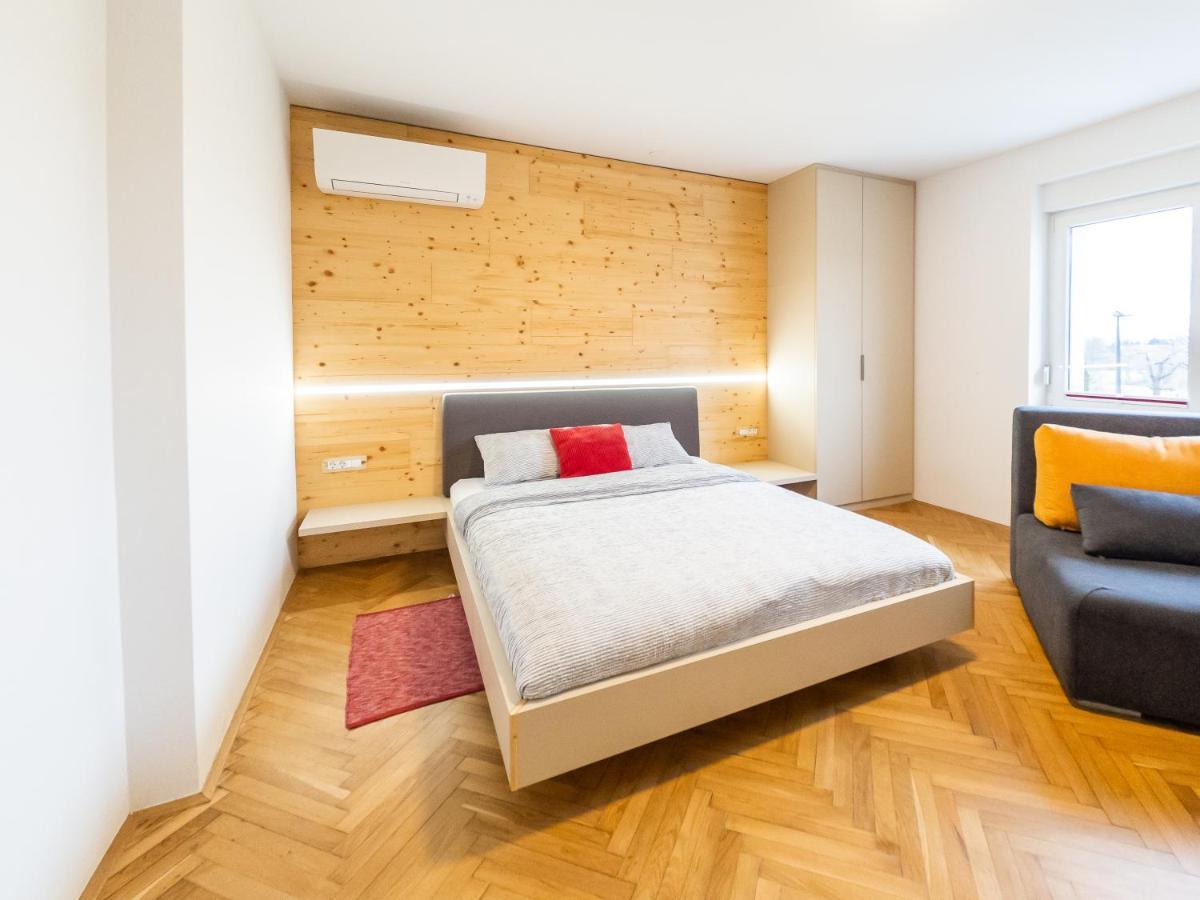 Kamr’ca Apartment Ljubljana Bagian luar foto