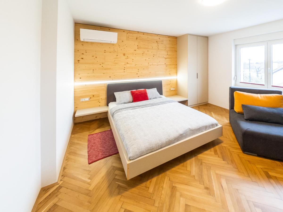 Kamr’ca Apartment Ljubljana Bagian luar foto